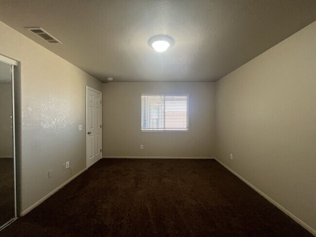 Building Photo - 8654 Poppy Blvd