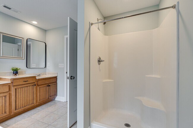 Building Photo - 3BR 2BA