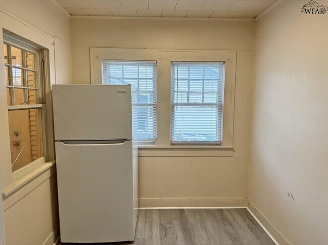 Building Photo - 1818 Collins Ave