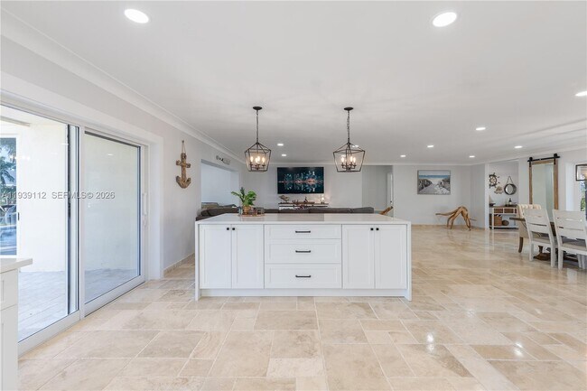 Building Photo - 3010 NE 58th St