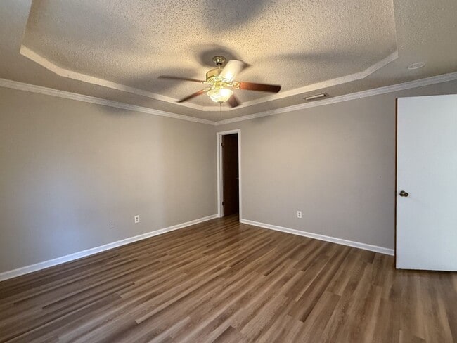 Building Photo - Charming 3/2 in Orange Park