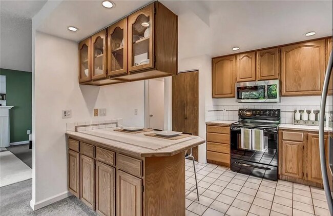 Building Photo - Spacious 5BR Home in Wild Tree – Ideal for Multi-Generational Living!