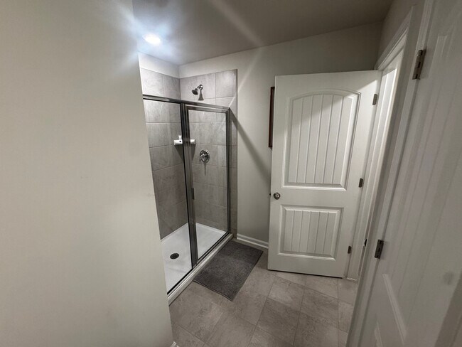 Building Photo - Room in Townhome on Chestnut Trce