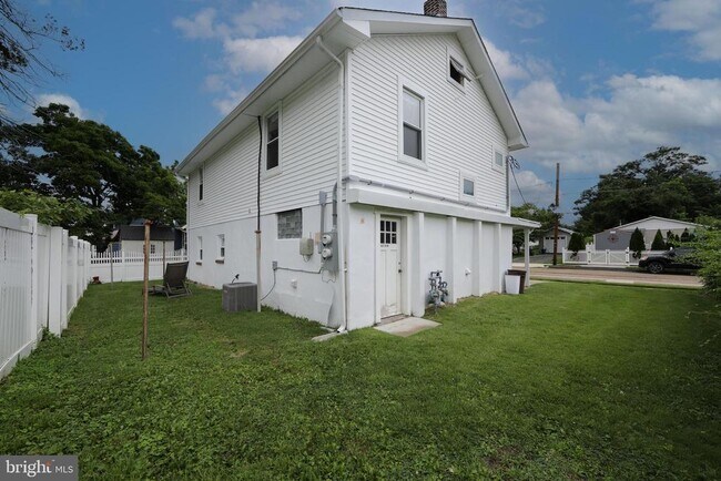 Building Photo - 312 4th Ave