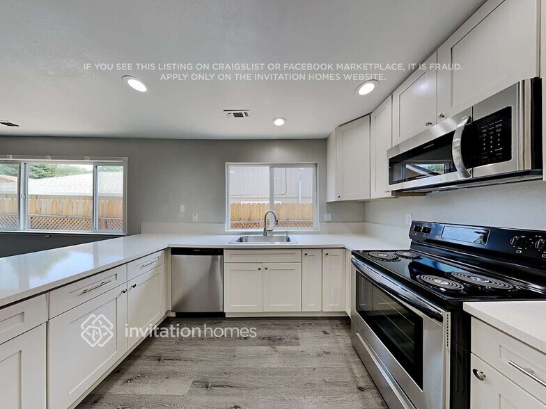 Building Photo - 2701 Hillcrest Dr