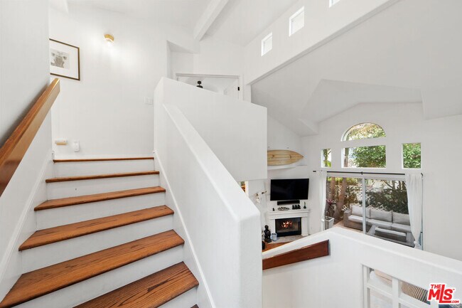 Building Photo - 6477 Zuma View Pl