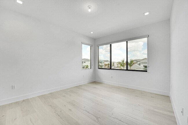 Building Photo - 13005 Feathering Wy