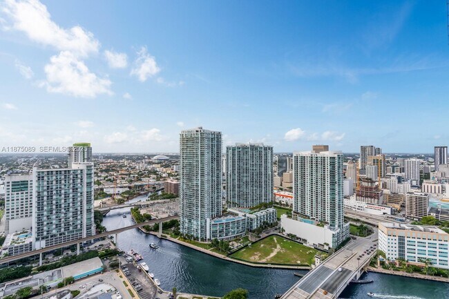 Building Photo - 68 SE 6th St