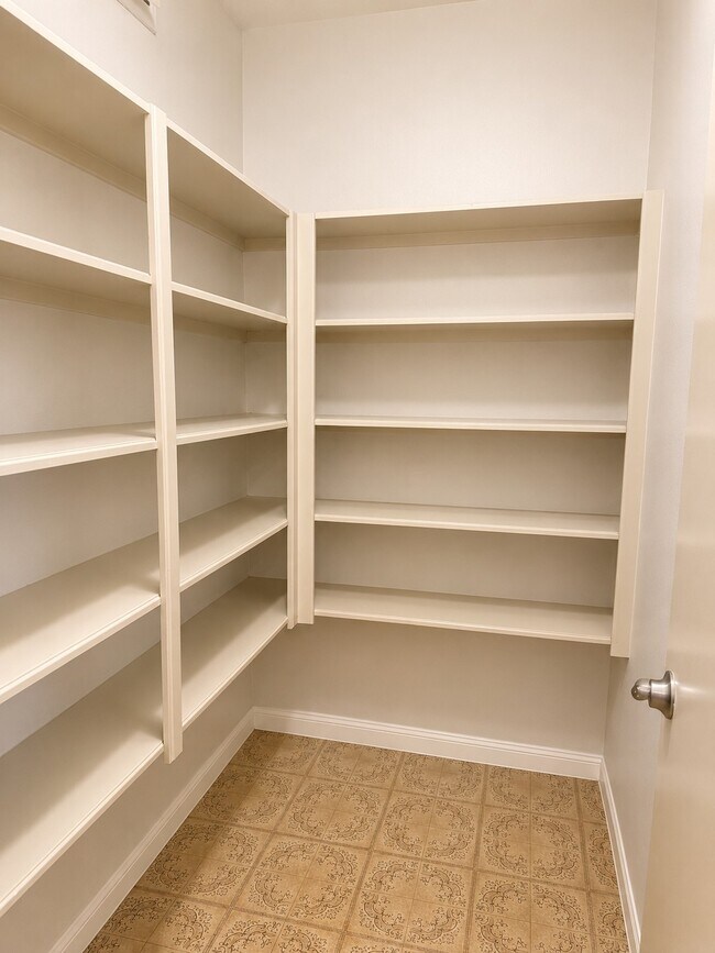 Building Photo - 9009 Tavenor Ln