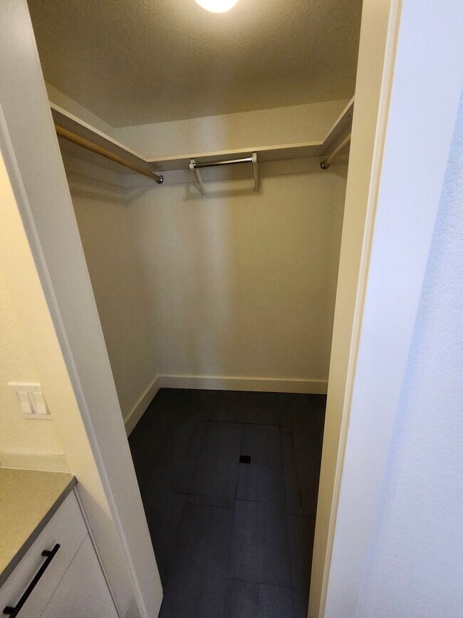 Building Photo - Modern and Remodeled SF Home in Southwest ...