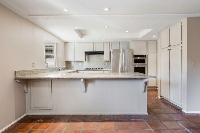 Building Photo - 369 Avenida Granada St