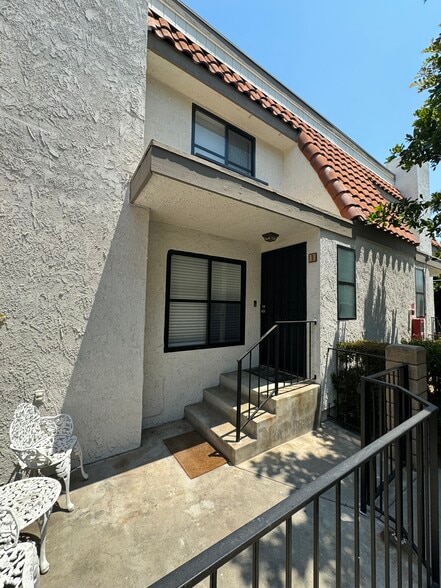 Front entrance - 2206 N Broadway