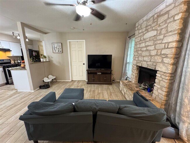 Building Photo - 401 Cypress Ln