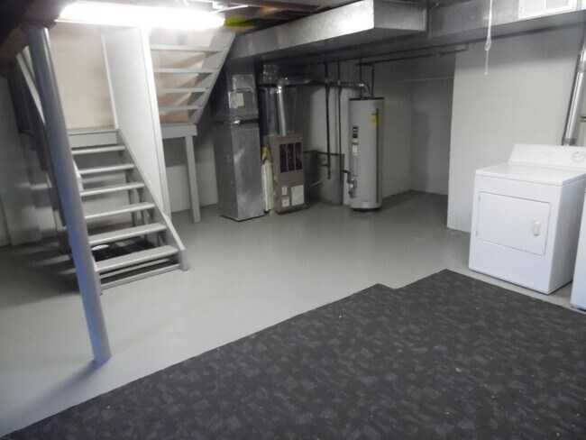 Building Photo - 3 Bedroom, 1.5 Bathroom Quadra-Plex