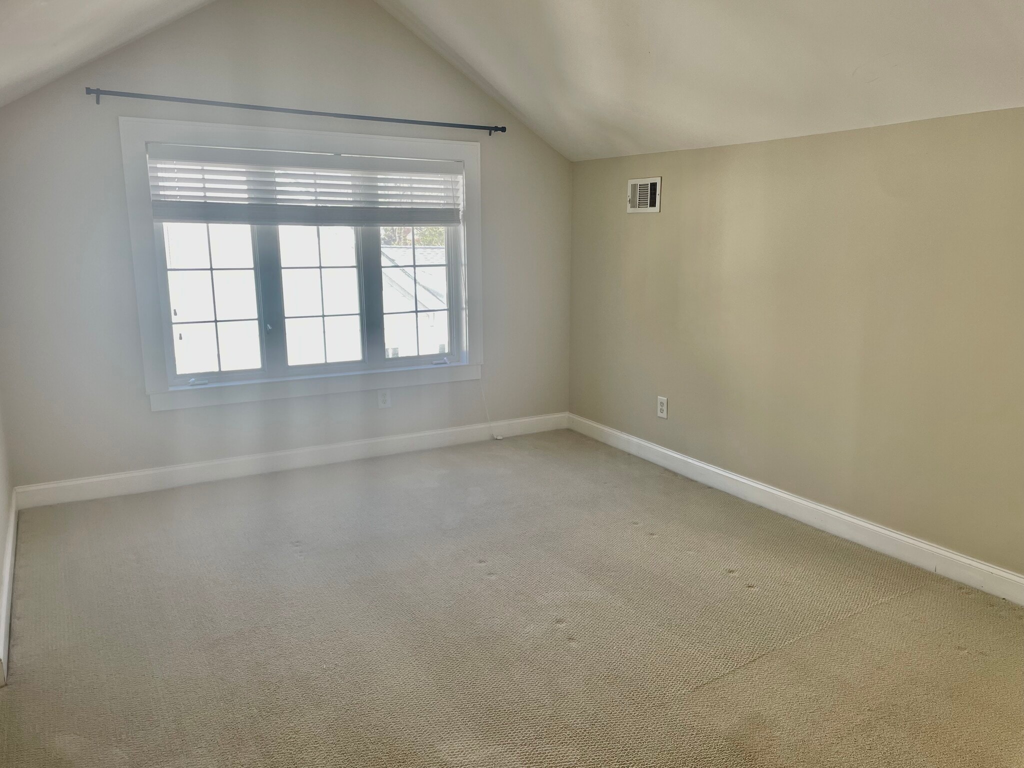 Upstairs Bedroom - 4707 Elkins Ave