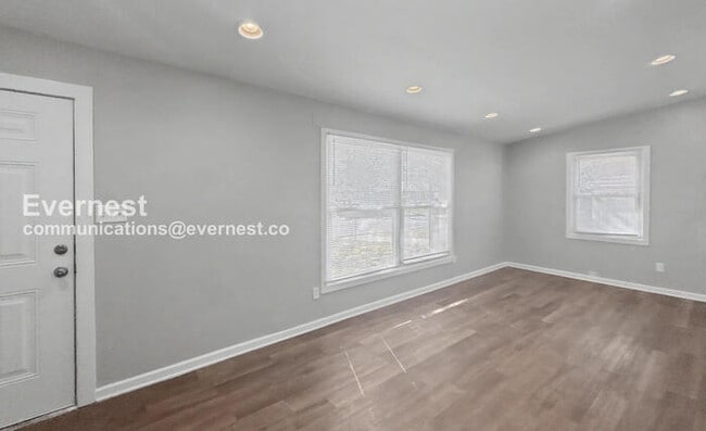 Building Photo - 1140 Daniel Dr