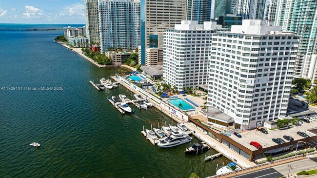 Primary Photo - 905 Brickell Bay Dr