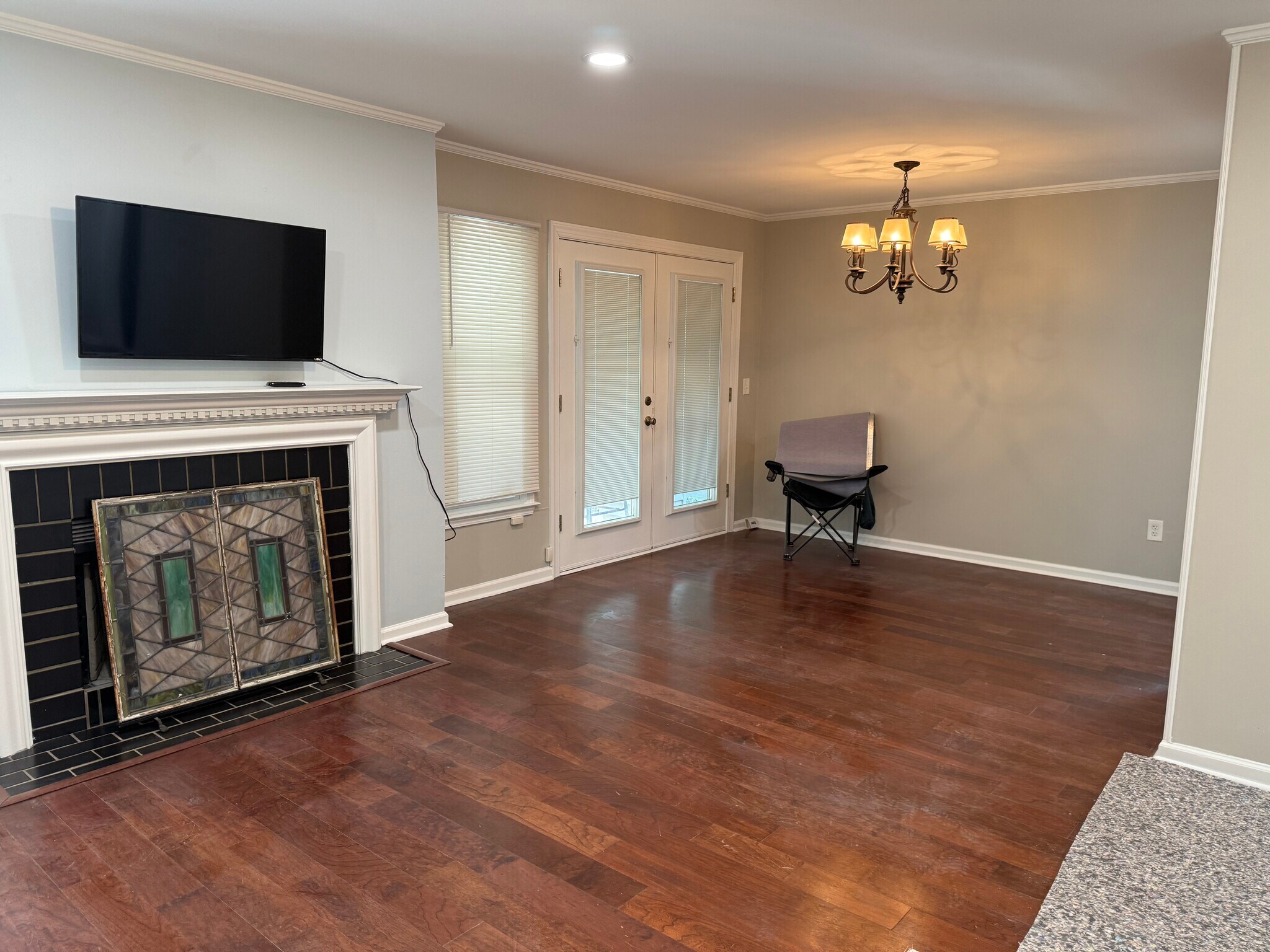 Family and Dining Room L Shape - 226 Hillsboro Pl