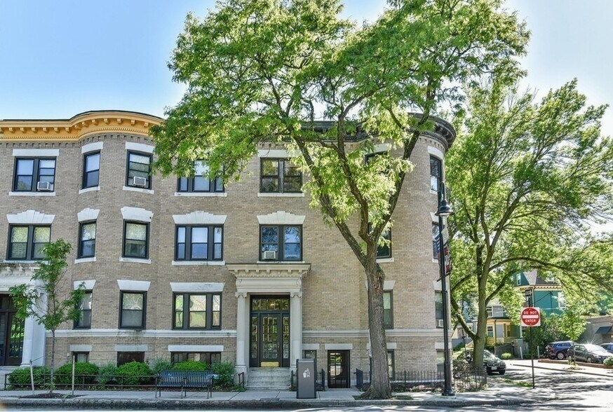 Building Photo - 344 Harvard St