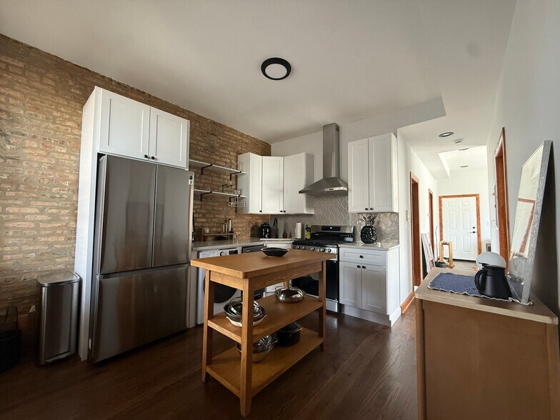 Building Photo - 2842 W Augusta Blvd