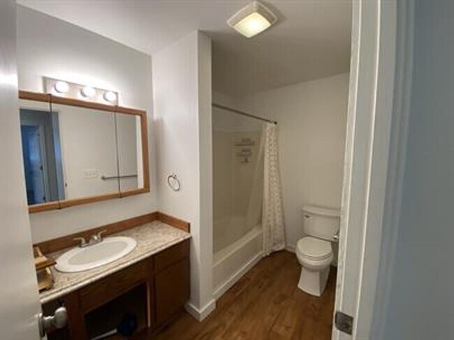 Building Photo - 500 S Circle Dr