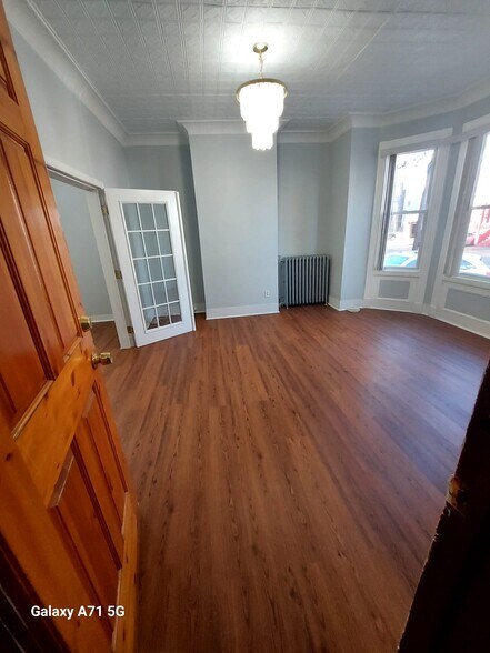 Building Photo - 253 Bowers St