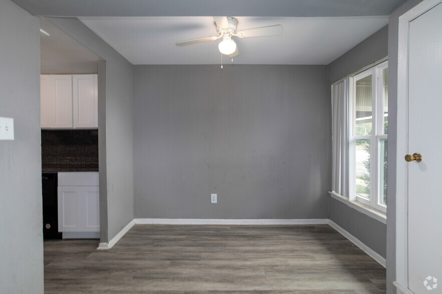 Dining Room - Franklin Square Townhomes