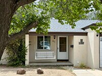 Building Photo - 801 Solano Dr NE