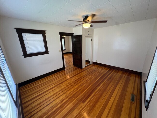 Building Photo - 2209 Hawthorne Ave