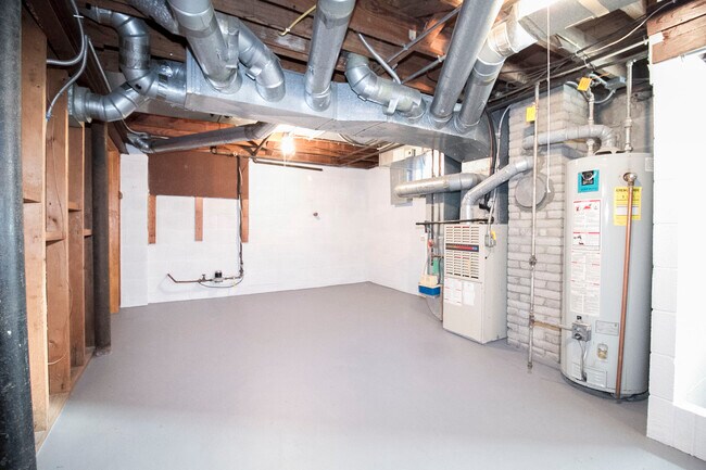 Building Photo - 4353 Lyman Ave