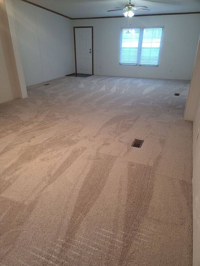 Building Photo - Large Home on Nearly an Acre! ACT NOW! ***RENT SPECIAL : 1/2 OFF FIRST MONTH OF RENT!!!