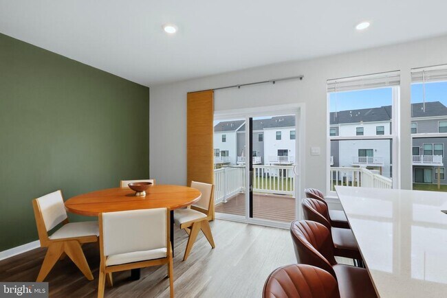 Building Photo - 369 Soft Rush Ln