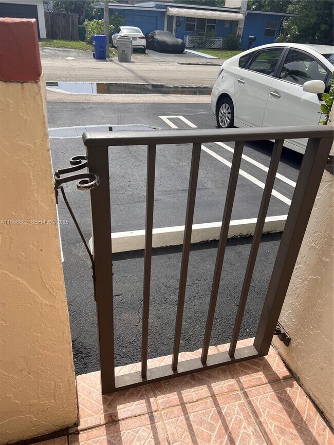 Building Photo - 400 N Riverside Dr