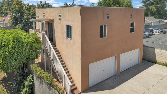 Building Photo - 1166 E 43rd Pl