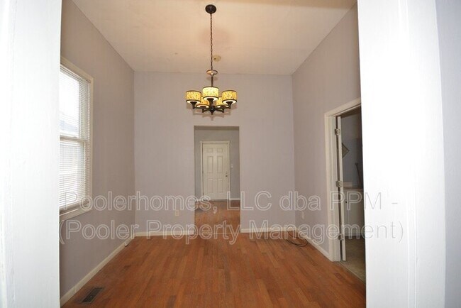 Building Photo - 536 E Waldburg St