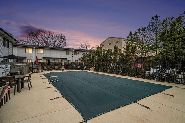Building Photo - 3501 Roswell Rd