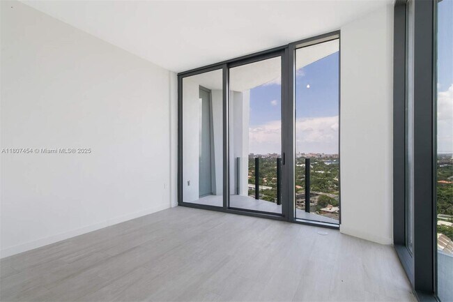 Building Photo - 2831 S Bayshore Dr