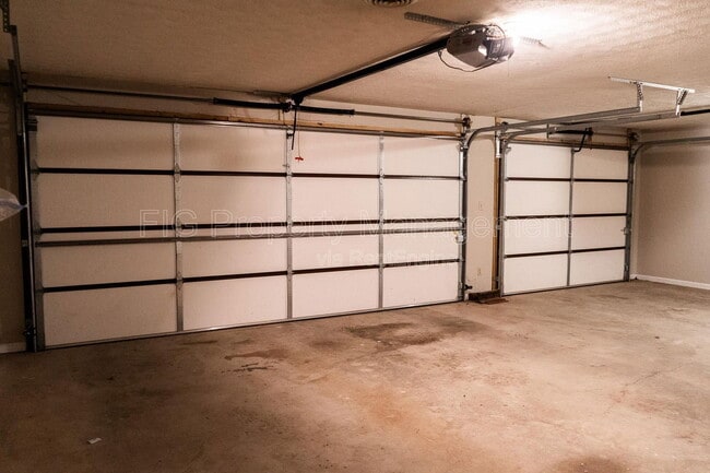 Building Photo - 1816 Lively Rd