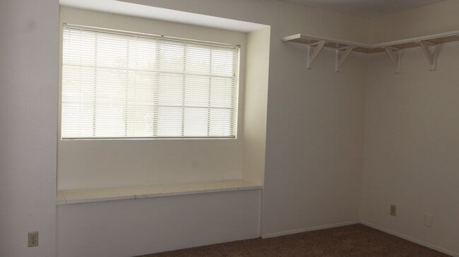Building Photo - 3 bedrooms townhome in Chula Vista CA - Terranova Area