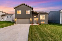 Building Photo - 3 bed, 2 bath home built in 2023