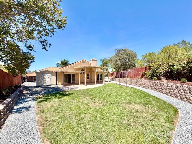 Building Photo - Cul-de-Sac 3 Bedroom 2 Bathroom Home with SOLAR, 3-Car Garage & LARGE Backyard