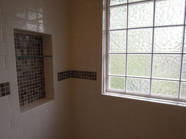 Building Photo - 807 7th Ave