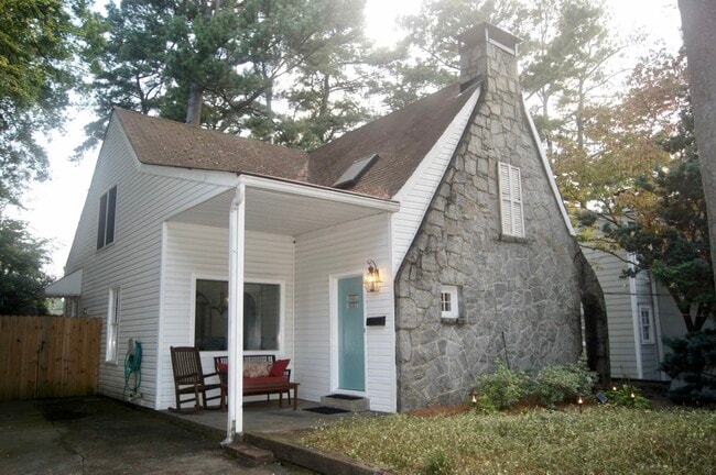 Cozy cottage in Morningside - 629 Hillpine Dr NE