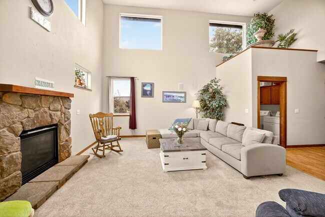 Building Photo - 1719 Lithia Way