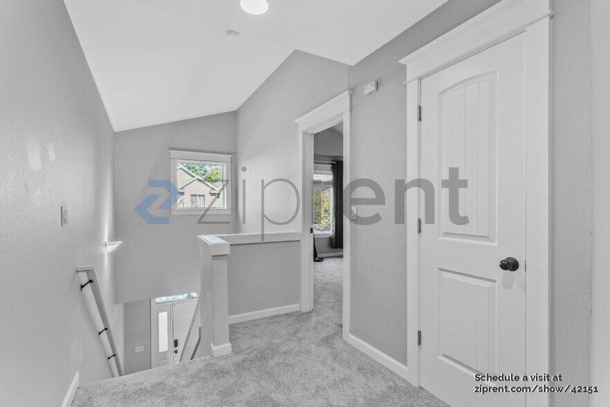 Building Photo - 5017 SW Wentworth Terrace