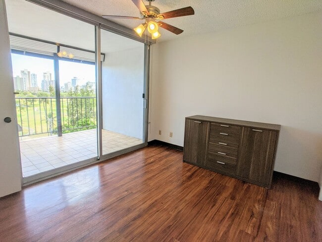 Building Photo - Golf Course, DH View 2 BR / 2 Bath w/2 Assigned Parking @ Fairway House