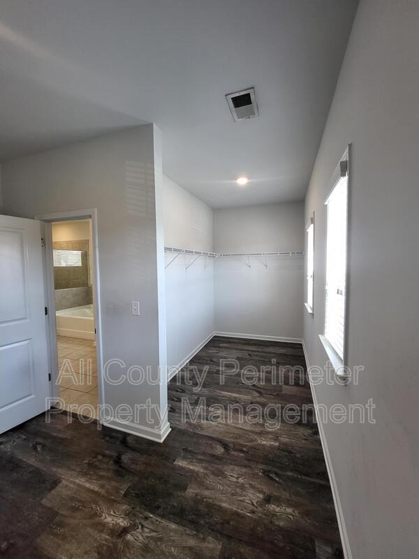 Building Photo - 3328 Fall Branch Ln