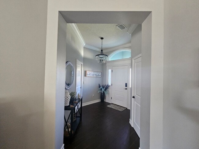 Building Photo - 5849 Seymour Ave