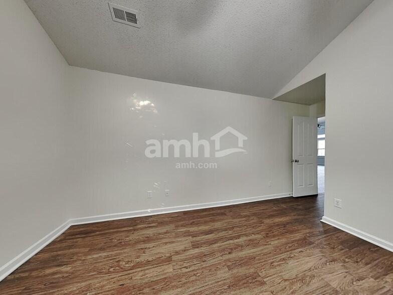 Building Photo - 11202 Livingston Mill Rd