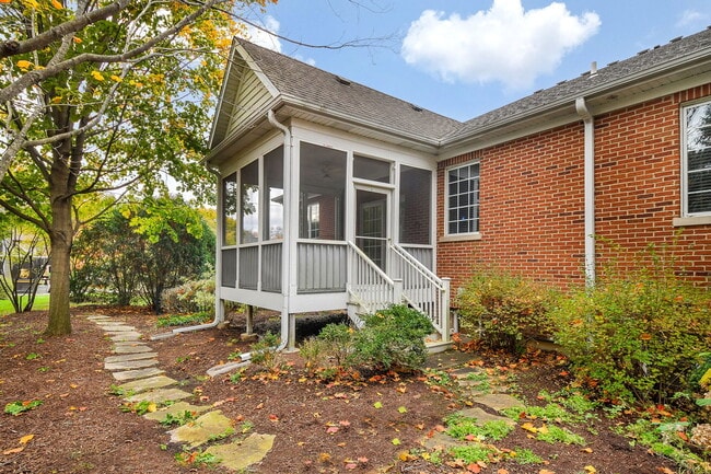 Building Photo - 325 Delnor Glen Dr